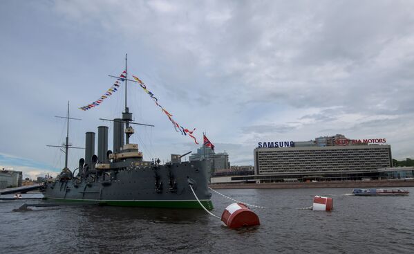 آغاز کار کشتی « آورورا» در سنت پطربورگ  پس از پایان کارهای ترمیم - اسپوتنیک ایران  