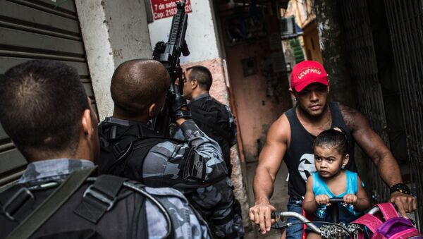 Военизированная полиция патрулирует трущобы Рио-де-Жанейро - اسپوتنیک ایران  