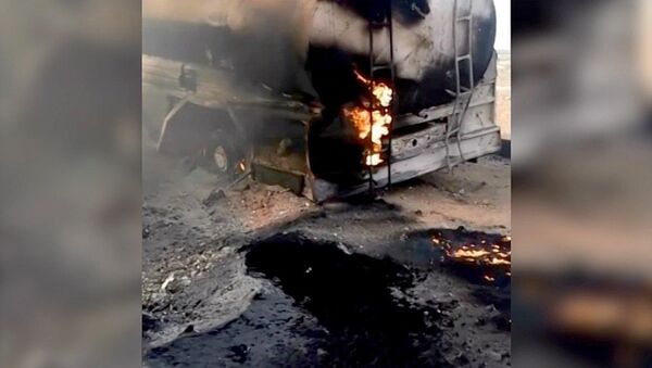 ارتش سوریه کامیون های حامل نفت داعش را بمباران می کند (ویدئو) - اسپوتنیک ایران  