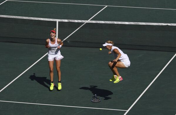 یلنا وسنینا و یکاترینا ماکارووا تنیس بازان روسیه پس از پیروزی در ریو د ژانیرو - اسپوتنیک ایران  
