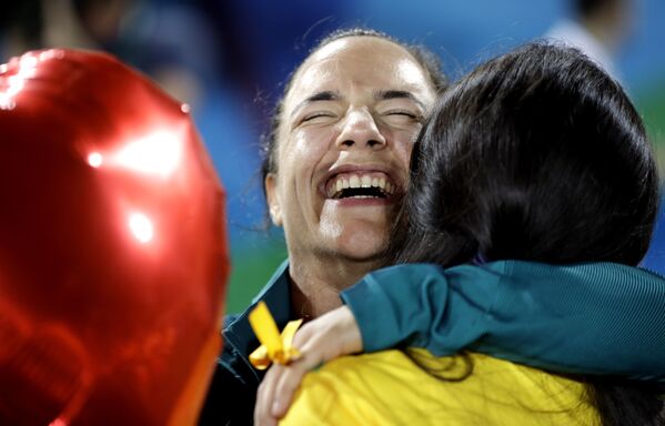 تقاضای ازدواج ایسادورا سرولو  ورزشکار برزیلی از مارجوری ینیا دوست دخترش - اسپوتنیک ایران  