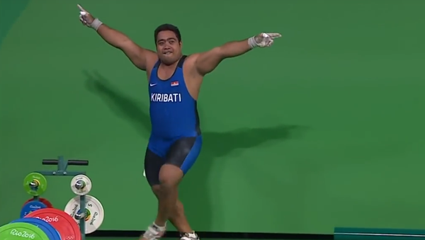 وزنه بردار رقاص ، تماشاچیان را با حرکات موزونش شگفت زده کرد (ویدیو) - اسپوتنیک ایران  