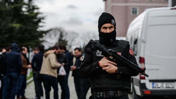 ساختمان اداره پليس شهر إستانبول مورد شليك آر پى جى قرار گرفت. البته اين شليك ها به هدف برخورد نكردند. پليس در اين منطقه تمام تدابير امنيتى لازم را اجرا نموده. - اسپوتنیک ایران  