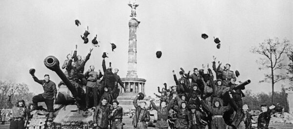 راننده های تانک های شوروی در برلین راننده های تانک های شوروی در برلین - اسپوتنیک ایران