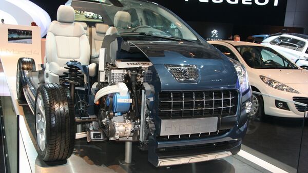Peugeot 3008 Hybrid 4 должен стать первым коммерчески доступным дизельным гибридным автомобилем - ММАС 2010 - اسپوتنیک ایران  