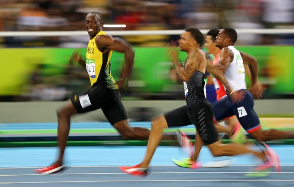 اوسین بولت دونده جامائیکا  در حال لبخند زدن  توی  دوربین در بازی های المپیک ریو د ژانیرو - اسپوتنیک ایران  