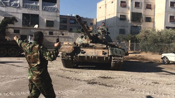 نظامی ارتش سوریه در هنرستان لجستیکی در جنوب - غرب حلب - اسپوتنیک ایران  