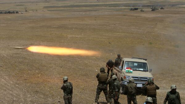 Курдские военные обстреливают бевиков исламского государства на юго-востоке от Мосула - اسپوتنیک ایران  