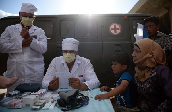 پزشکان روسیه در حال کمک به ساکنان « کوکب» سوریه - اسپوتنیک ایران  