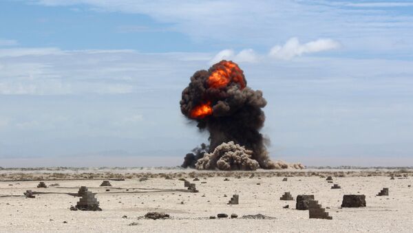 صورة أرشيفية لإنفجار في الصحراء غربي عدن اليمنية - اسپوتنیک ایران  