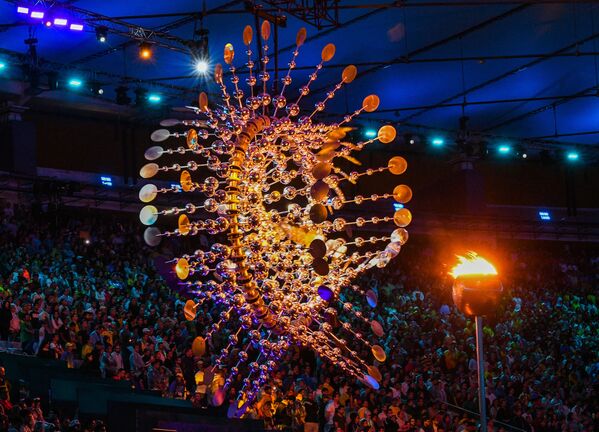 جام آتش المپیک در مراسم اختتامیه بازی های المپیک در ریو د ژانیرو - اسپوتنیک ایران  