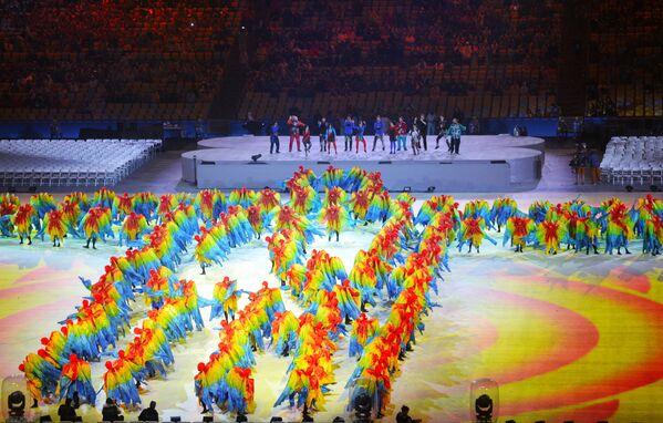 هنرنمایی آرتیست ها در  نمایش تئاتری در مراسم اختتامیه بازی های المپیک در ریو د ژانیرو - اسپوتنیک ایران  