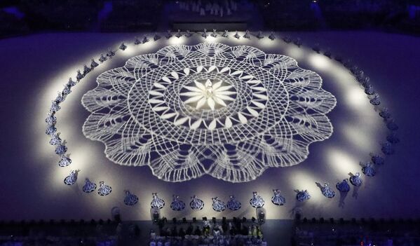 هنرنمایی آرتیست ها در  نمایش تئاتری در مراسم اختتامیه بازی های المپیک در ریو د ژانیرو - اسپوتنیک ایران  