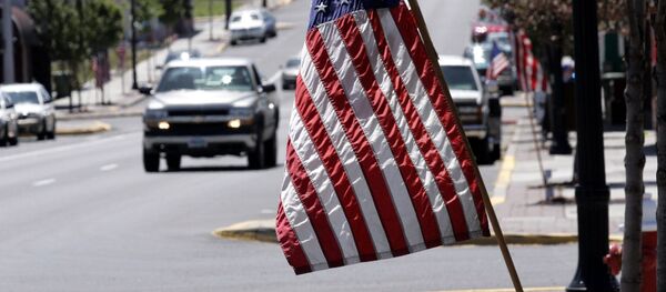 Американские флаги на улице города Мадрас, США - اسپوتنیک ایران  