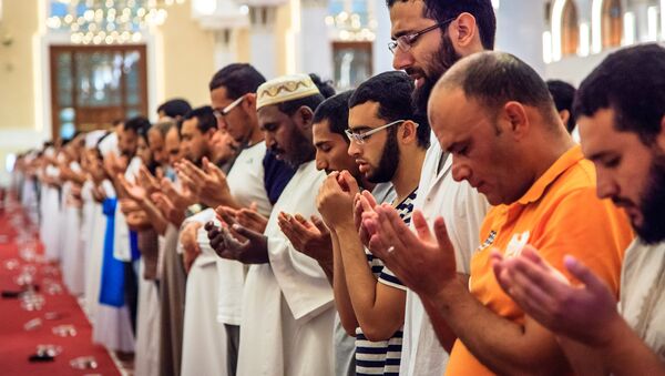 Muslim men praying at a mosque - اسپوتنیک ایران  