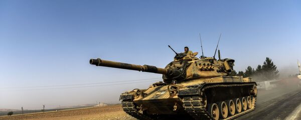 Военнослужащий турецкой армии в танке у границы с Сирией - اسپوتنیک ایران  