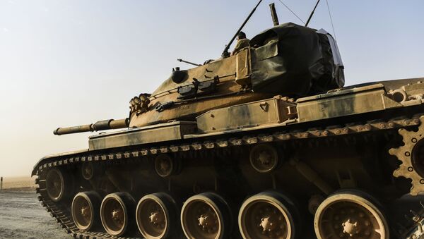 Военнослужащий турецкой армии в танке у границы с Сирией - اسپوتنیک ایران  