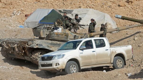 Солдаты Сирийской Арабской Армии на боевых позициях в районе города Пальмира - اسپوتنیک ایران  