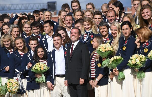 دمیتری مدودوف در مراسم اهدای خودرو به برندگان مدال طلا در 31- مین مسابقات المپیک - اسپوتنیک ایران  