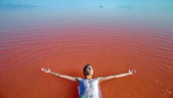 واکنش کاربران ایرانی به طوفان نمک دریاچه ارومیه + عکس - اسپوتنیک ایران  