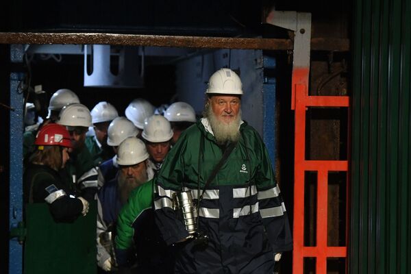 مطران کریل اسقف اعظم روسیه در زمان  دیدن از معدن « کیروف» در مورمانسک - اسپوتنیک ایران  