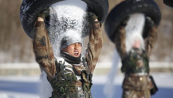 Солдат китайской армии во время зимних учений - اسپوتنیک ایران  