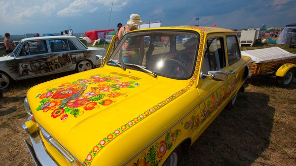 Автомобль ЗАЗ на Международном автомобильном фестивале Автоэкзотика в Москве - اسپوتنیک ایران  