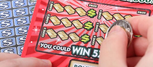 هدیه با مزه  پدری به دخترش - اسپوتنیک ایران  