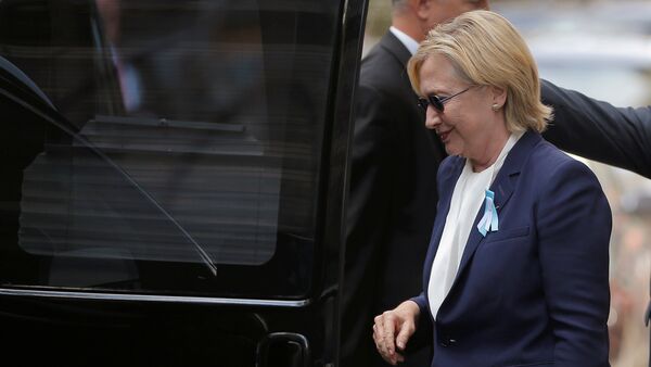 U.S. Democratic presidential candidate Hillary Clinton climbs into her van outside her daughter Chelsea's home in New York, New York, United States September 11, 2016, after Clinton left ceremonies commemorating the 15th anniversary of the September 11 attacks feeling overheated. - اسپوتنیک ایران  