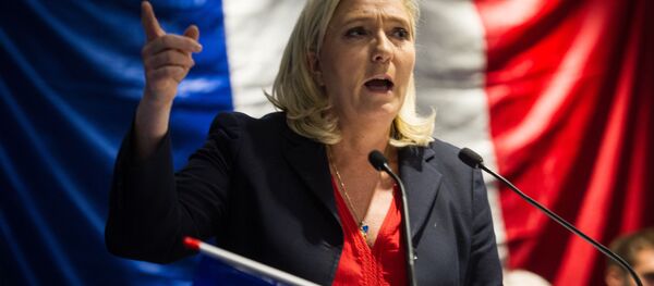 Лидер политической партии «Национальный фронт» Марин Ле Пен Лидер политической партии «Национальный фронт» Марин Ле Пен - اسپوتنیک ایران