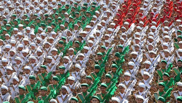 Иранские военные на военном параде в Тегеране в честь 36-ой годовщины начала ирано-иракской войны - اسپوتنیک ایران  