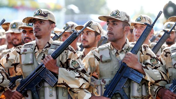 Иранские военные на военном параде в Тегеране в честь 36-ой годовщины начала ирано-иракской войны - اسپوتنیک ایران  