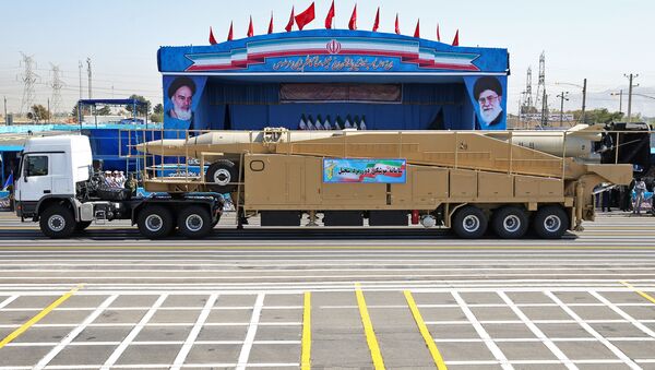 Иранская баллистическая ракета класса земля - земля на военном параде в Тегеране в честь 36-ой годовщины начала ирано-иракской войны - اسپوتنیک ایران  