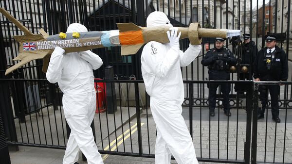 Amnesty International members protest by carrying a mock up of a missile, against the British Government's continued sale of arms to Saudi Arabia outside Downing Street in London, Friday, March,18, 2016 - اسپوتنیک ایران  