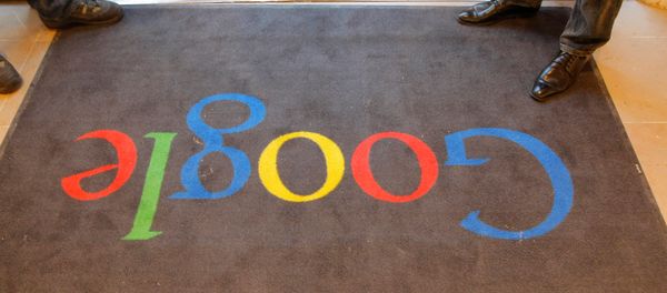 A Google carpet is seen at the entrance of the new headquarters of Google France before its official inauguration in Paris, France December 6, 2011 - اسپوتنیک ایران  
