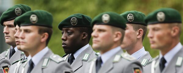 Солдаты почетного караула немецкого Бундесвера Солдаты почетного караула немецкого Бундесвера - اسپوتنیک ایران