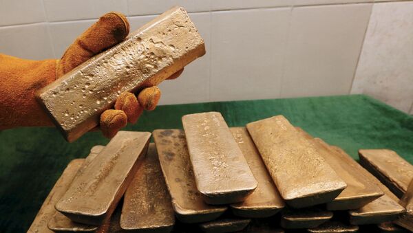 کشف 3 کیلو شمش طلا در سطح آشغال فرودگاه بنگلادش - اسپوتنیک ایران  