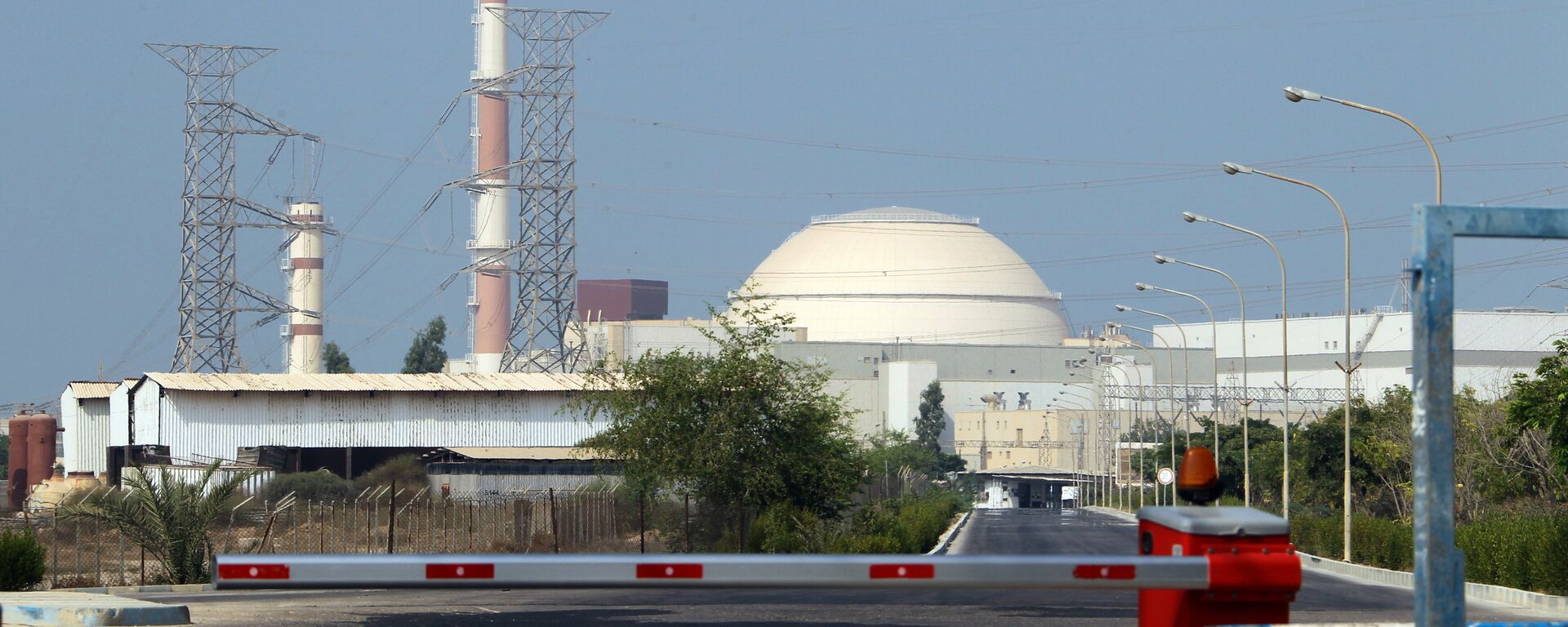 A general view shows the reactor building at the Bushehr nuclear power plant in southern Iran, 1200 kms south of Tehran, on August 20, 2010 - اسپوتنیک ایران  , 1920, 04.04.2026