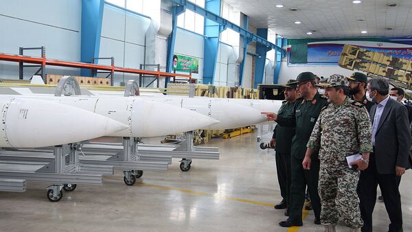 Iran's Defence Minister Hossein Dehqan (2nd L) pointing at an anti-missile system missiles of Sayyad-2 (Hunter 2), during the inauguration of it's production line in Tehran on November 9, 2013 - اسپوتنیک ایران  