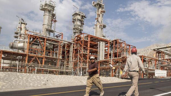 تدابیر بیشتر امنیتی برای تاسیسات نفتی ایران  - اسپوتنیک ایران  