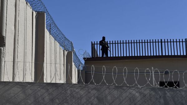 Наблюдатель на вышке в мексиканской тюрьме - اسپوتنیک ایران  