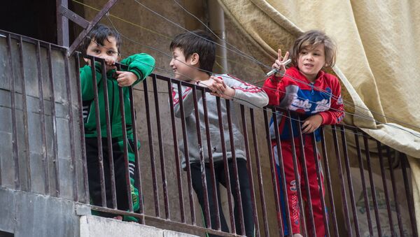 Дети в жилом квартале города Алеппо - اسپوتنیک ایران  