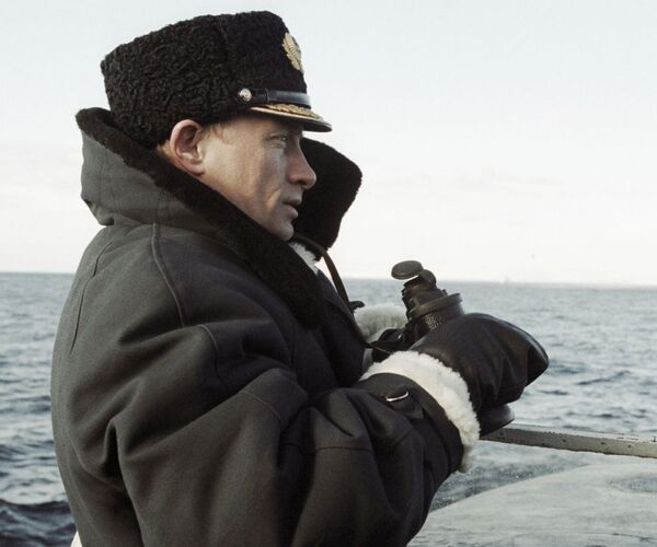 رئیس جمهور ولادیمیر پوتین  بالای زیردریایی  اتمی « کارلیا» - اسپوتنیک ایران  