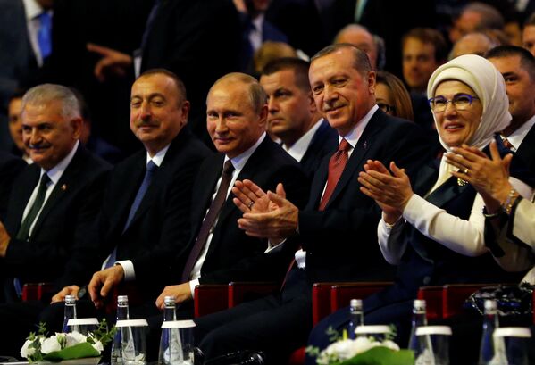 الهام علییف، رئیس جمهور آذربایجان ، ولادیمیر پوتین، رئیس جمهور روسیه، رجب طیب اردوغان، رئیس جمهور ترکیه در 23-مین کنگره جهانی انرژتیک در استامبل - اسپوتنیک ایران  