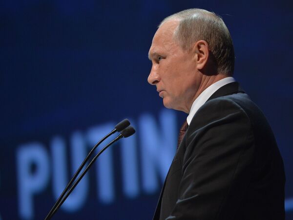 ولادیمیر پوتین، رئیس جمهور روسیه، در 23-مین کنگره جهانی انرژتیک در استامبل - اسپوتنیک ایران  