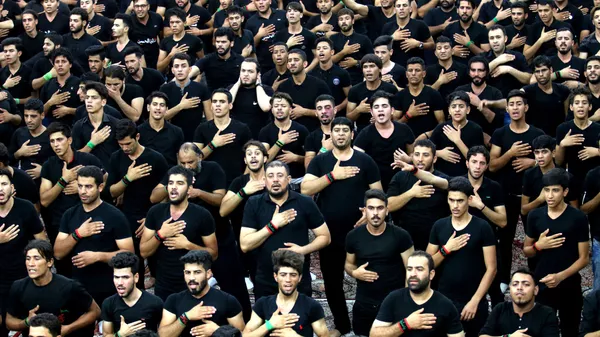 نذری سیگار، پیتزا و غذای گربه در ایام محرم +عکس - اسپوتنیک ایران  