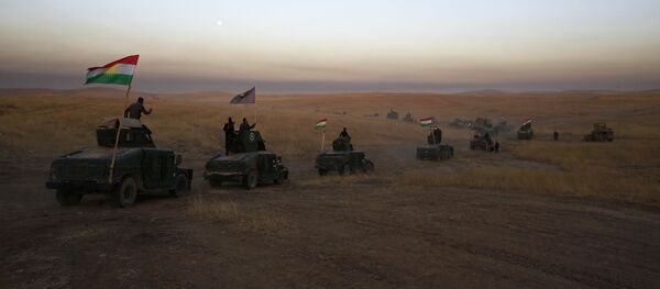 Колонна военных Пешмерга направляется к линии фронта в городе Хазер, в 30 километрах к югу от Мосула - اسپوتنیک ایران  