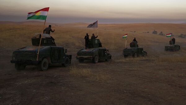 Колонна военных Пешмерга направляется к линии фронта в городе Хазер, в 30 километрах к югу от Мосула - اسپوتنیک ایران  