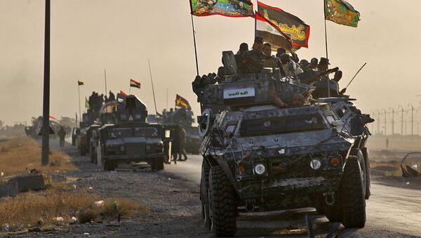 Иракские военный выезжают с военной базы в 45-и километрах от города Мосул, Ирак - اسپوتنیک ایران  