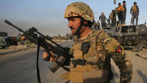 Иракский военнослужащий на военной базе в 45-и километрах от города Мосул, Ирак - اسپوتنیک ایران  